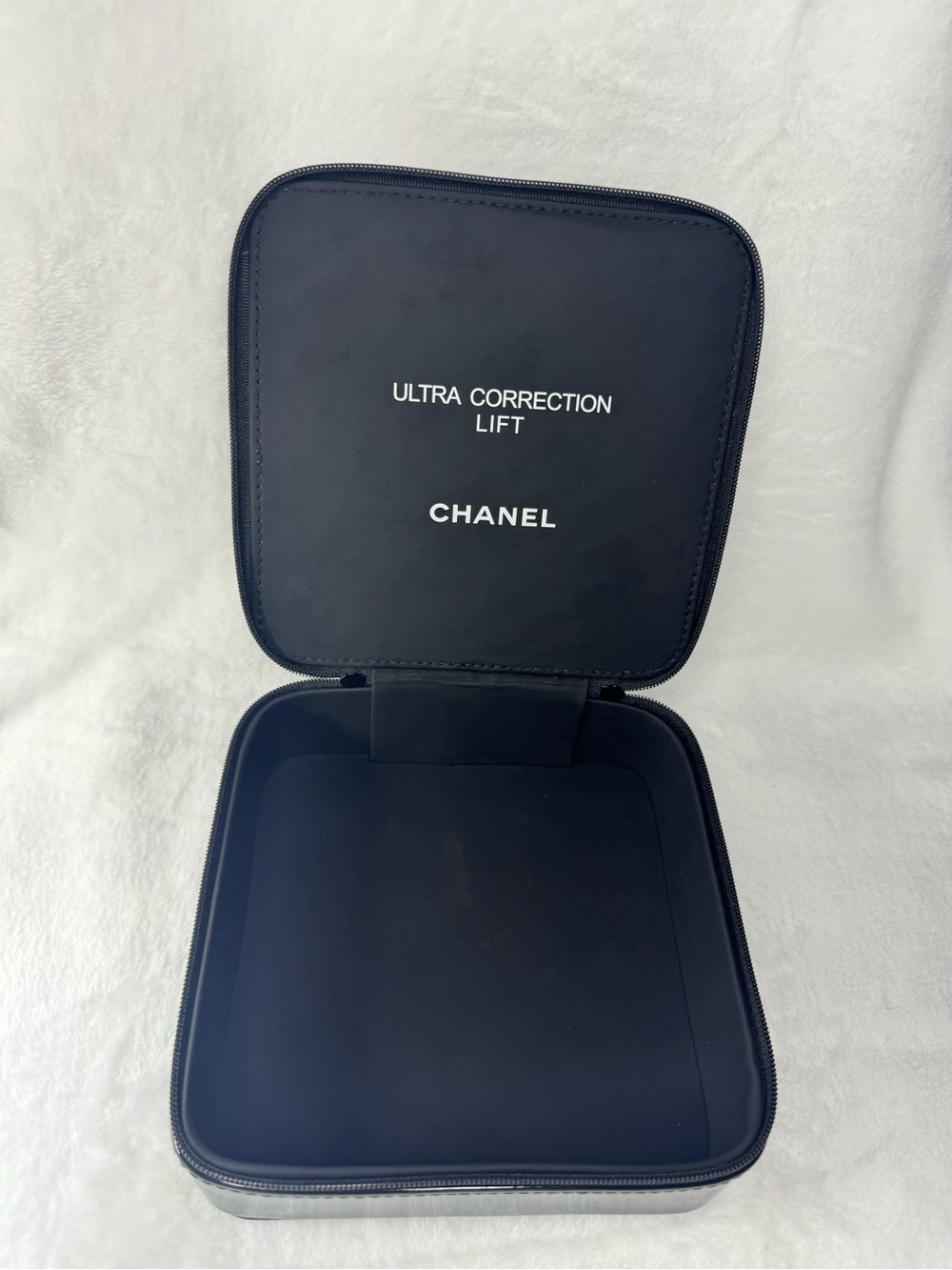 CHANEL Black Patent Cosmetic Case with White CC Emblem ‼️ No Box ‼️ - Picture 9 of 10